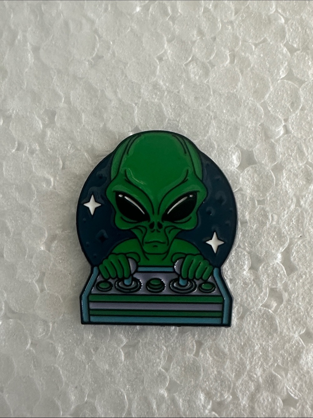 Green Alien Arcade Enamel Pin